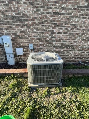 Des Plaines AC Install - We've just installed a new AC unit to keep our customers cool and comfortable this summer! Des Plaines AC Install - We've just installed a new AC unit to keep our customers cool and comfortable this summer!