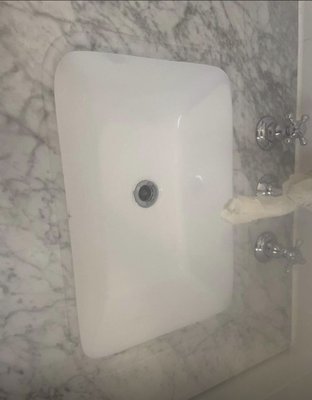 Chip / Spot Repairs - No matter how big the chip is, we can fix it!
No need to reglaze the entire bathtub, sink or counter tops. We provide chip/spot repairs and color match to the best of our abilities.