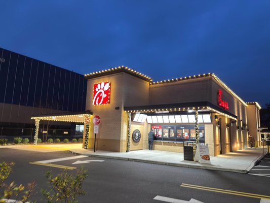 Commercial Holiday Lighting - Holiday lighting for businesses on Long Island, including Chick-fil-A restaurants: rooflines, signs and starbursts. We design, install, maintain and take everything down after the season. Commercial Holiday Lighting - Holiday lighting for businesses on Long Island, including Chick-fil-A restaurants: rooflines, signs and starbursts. We design, install, maintain and take everything down after the season.