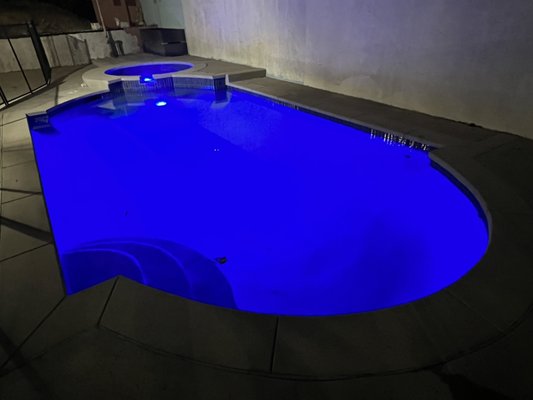 DORAL TROPICS BLUE MINI PEBBLE - Huge difference!! This pool was plastered with tropics blue mininpebble. New tile was installed and led color lights.