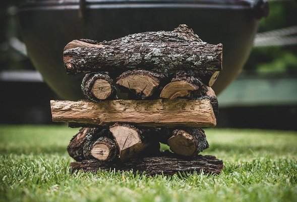 Seasoned Post & Live Oak - A TEXAS STAPLE. FOR GRILLING OR SMOKING.
Oak is a Texas favorite and the most popular cooking wood for smoking and direct cooking. It pairs perfectly with just about any rub or seasoning with a mild smokey flavor that won’t overpower your food. Use it to cook proteins or vegetables. Seasoned Post & Live Oak - A TEXAS STAPLE. FOR GRILLING OR SMOKING.
Oak is a Texas favorite and the most popular cooking wood for smoking and direct cooking. It pairs perfectly with just about any rub or seasoning with a mild smokey flavor that won’t overpower your food. Use it to cook proteins or vegetables.