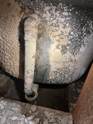 Waste and Overflow - Existing waste and overflow with leak. Waste and Overflow - Existing waste and overflow with leak.