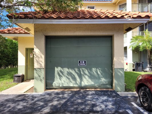 Garage Door Installation - When you choose Unity Garage Door to do your installation we provide highest standards for garage door installation.
A part of what set us a part from our competition is we use only HIGHEST HURRICANE RATED doors. In addition we replace the stop molding around the door and provide The Quiet Door kit for Free. Garage Door Installation - When you choose Unity Garage Door to do your installation we provide highest standards for garage door installation.
A part of what set us a part from our competition is we use only HIGHEST HURRICANE RATED doors. In addition we replace the stop molding around the door and provide The Quiet Door kit for Free.