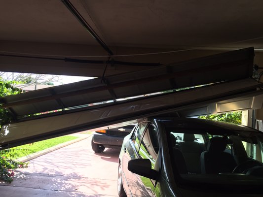 Garage door off track - Garage door off track we can fix it all Garage door off track - Garage door off track we can fix it all