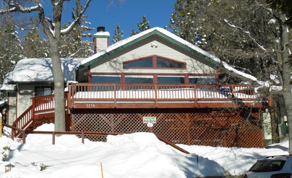 Ski View Chalet Vacation Home and Short Term Rental in Big Bear CA - As a licensed CA Real Estate Broker, I have contacts all over the State.  For this project worked with a group who were interested in purchasing a home in Big Bear Lake CA a few blocks from Bear Mountain as a Vacation Home they could also rent out to offset the expenses.