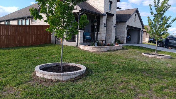 flower bed# stone - this flower bed was done with white stone and brick cap! call for free estimates 7605756594 flower bed# stone - this flower bed was done with white stone and brick cap! call for free estimates 7605756594