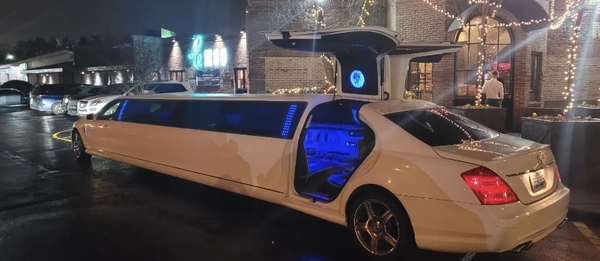 White Mercedes Luxury Limo - Features: Seats 14, Bluetooth, Leather Seats, Rear AC & Cooling Space For Drinks & Ice. Book a Resveration Today!