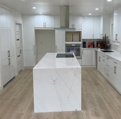 Kitchen Remodel 2022 - This project was done in 2022. The entire kitchen was remodeled with new cabinets, Silestone countertops and new modern appliances