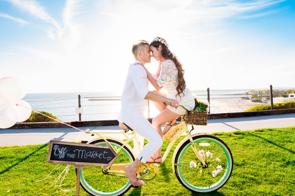 Engagement Photoshoot Hannah & Vincent - This engagement photoshoot was captured at Corona Del Mar beach in 2018 for Hannah and Vincent.