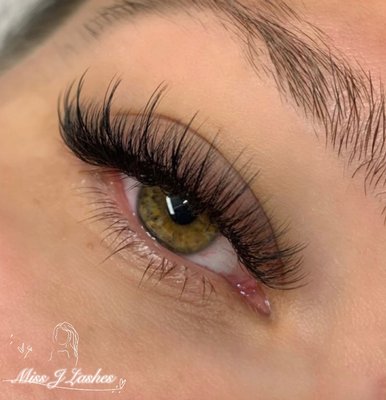 Wispy Hybrid - Wispy hybrid lash extensions are a combination of the classic and volume look. Wispy Hybrid are a special kind of extension created by using a handmade lash fan with 2-6 lashes and applying it to the lash line in alternating lengths. Wispy Hybrid - Wispy hybrid lash extensions are a combination of the classic and volume look. Wispy Hybrid are a special kind of extension created by using a handmade lash fan with 2-6 lashes and applying it to the lash line in alternating lengths.