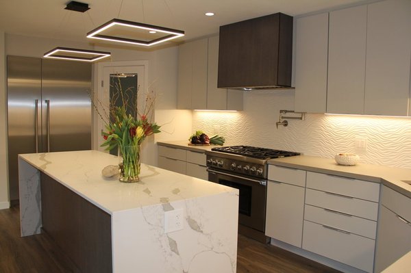 Modern Kitchen Remodel - One of our most recent kitchen remodels. Best Construction covers everything from the design to finished product. Very happy client now has the kitchen of their dreams. Modern Kitchen Remodel - One of our most recent kitchen remodels. Best Construction covers everything from the design to finished product. Very happy client now has the kitchen of their dreams.