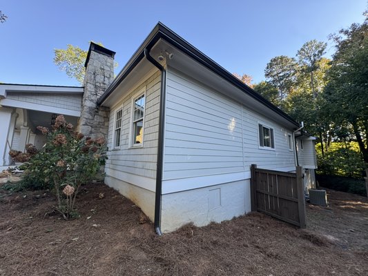 Gutter Installs and Gutter Guards - 6” Dark Bronze 
☑️ Debris Guard Gutter Guards 
☑️ 4” Round Downspouts 
- Atlanta, GA