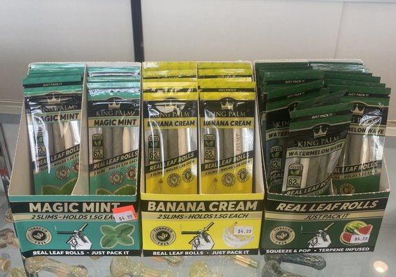 King Palm - King Palm hemp wraps come in two different sizes the mini which holds 1 gram and the slim size 1.5 gram the slim sizes come in different flavors such as watermelon wave, banana cream, and magic mint. the mini size come in all those flavors plus berry tips, and fruit passion. the min is are available for $3.49 and the slims for $4.99. King Palm - King Palm hemp wraps come in two different sizes the mini which holds 1 gram and the slim size 1.5 gram the slim sizes come in different flavors such as watermelon wave, banana cream, and magic mint. the mini size come in all those flavors plus berry tips, and fruit passion. the min is are available for $3.49 and the slims for $4.99.
