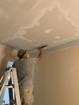 Ceiling repair - This project involved repairing and painting the ceiling of a 2-bedroom apartment. We retouched and ensured that all holes were covered and the texture of the ceiling walls was seamlessly matched. Ceiling repair - This project involved repairing and painting the ceiling of a 2-bedroom apartment. We retouched and ensured that all holes were covered and the texture of the ceiling walls was seamlessly matched.