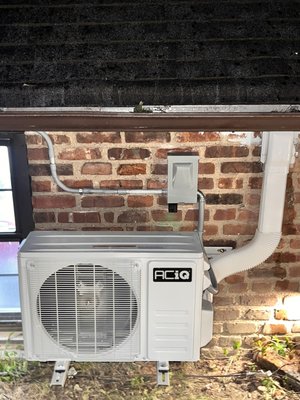 ACIQ Essentials 9K Single Zone Mini-Split System Installation - Installed an ACIQ Essentials 9,000 BTU single-zone mini-split system featuring a sleek black indoor unit that blends modern style with energy-efficient heating and cooling. Professionally installed by NGM HVAC for reliable, year-round comfort!