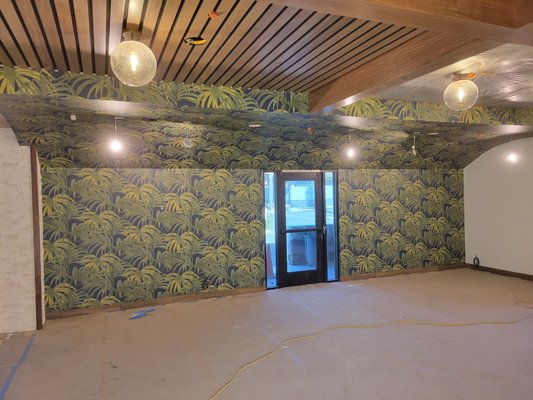 Selvin`s Restruant at Palm Garden Hotel - New wallcovering installed when the restruant was built in 2024 Selvin`s Restruant at Palm Garden Hotel - New wallcovering installed when the restruant was built in 2024