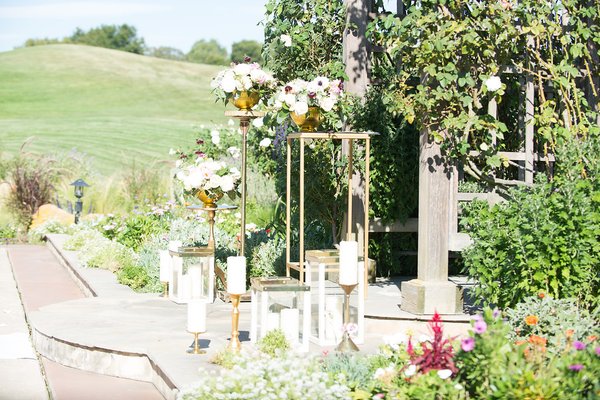 Wedding Floral and Coordination - We specialize in original and unique floral designs for weddings and events.  We work with you curate your vision to life for your special day.

When executing our client’s vision, we pride ourselves in embodying each individual style in our work.  From weddings to social engagements, showers, birthdays, and corporate events, we can assist you from ideation to completion.