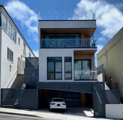 The Santa Monica Pier House - This house was designed from the inside and out by Featured ID. Our clients fell in love with the color scheme and we had a flow to the house that caught on. Some rooms needed a light and airy feel. While Other rooms declared a few bold statements that flowed through out the house. The Santa Monica Pier House - This house was designed from the inside and out by Featured ID. Our clients fell in love with the color scheme and we had a flow to the house that caught on. Some rooms needed a light and airy feel. While Other rooms declared a few bold statements that flowed through out the house.