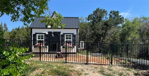 Wrought Iron Fence - Wrought iron fence is timeless and classic while complementing a wide range of different architectural designs Wrought Iron Fence - Wrought iron fence is timeless and classic while complementing a wide range of different architectural designs