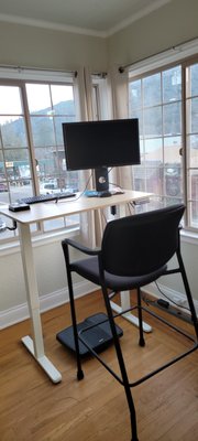 Stand Up & Get Things Done - Sitting all day? Not here. Our standing desks let you stretch, move, and stay energized while you crush your to-do list. Paired with blazing-fast Starlink internet and a view of downtown Mariposa, this is how mountain work should feel. Whether you're powering through emails or deep in a creative project, your body (and your back) will thank you. Drop in for a Day Pass and work the way you were meant to.
