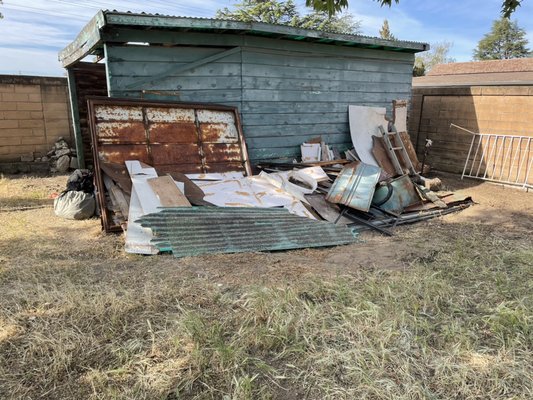 Residential Junk Removal - Removed client's junk that are sitting in her back yard for a long time. Residential Junk Removal - Removed client's junk that are sitting in her back yard for a long time.