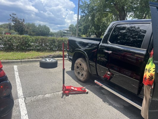 Roadside assistance - Tires change at your place or scene