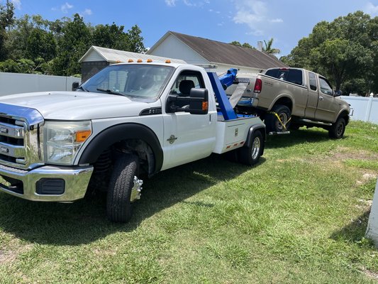 Towing - Tow a pick up truck customer was happy how I did my job. Towing - Tow a pick up truck customer was happy how I did my job.