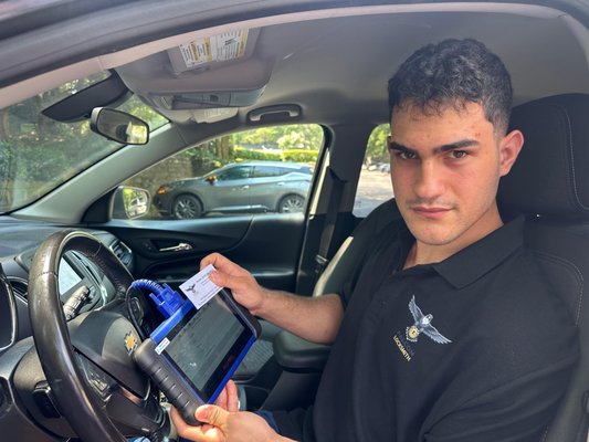 Car Key Replacement – Alpharetta - We helped a customer in Alpharetta who lost their car keys and needed a quick replacement. Our technician arrived on-site, cut and programmed a new smart key directly at the vehicle, no towing needed. 
The service included key fob programming and testing to ensure full functionality. Fast same-day solution, and the customer was back on the road in under an hour!