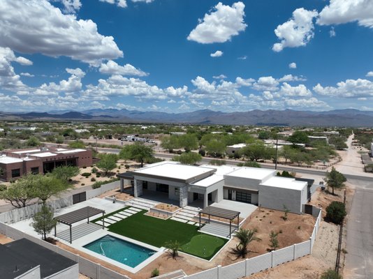 New build landscape - Fresh landscape for a brand-new build 🌿
Pavers, turf, and travertine coming together for a polished, low-maintenance outdoor space.