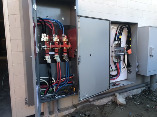 Whole house wiring 4500 sf - This whole house, had an 800 amp service, generator and complex lighting, costumer was very satisfied. Whole house wiring 4500 sf - This whole house, had an 800 amp service, generator and complex lighting, costumer was very satisfied.