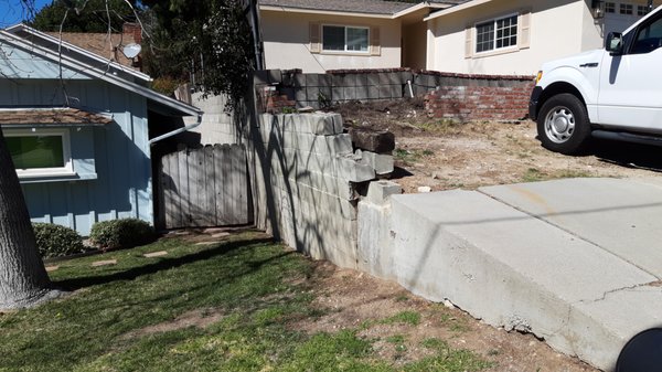 Hillside retaining wall - We replaced a failing retaining wall. Hillside retaining wall - We replaced a failing retaining wall.