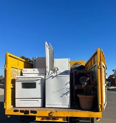 Appliance Removal - Ditch the clutter and rediscover your space with Crisan Junk Removal – San Diego’s appliance removal experts!

We go beyond just hauling away unwanted appliances. We’re your partner in creating a fresh, organized haven you’ll be proud to show off.

Our eco-friendly disposal methods set us apart. We donate, repurpose, and responsibly recycle your old appliance junk, minimizing our environmental impact.

Do you have old microwave ovens, refrigerators, dishwashers, or freezers taking up space in your home or garage? Then we are the company to call!

We offer same-day and next-day appointments and will promptly arrive when you need us most. Call us at (619) 500-9920 or book online and watch your old appliances disappear like magic!

Reclaim your space and life. Let us haul away your unwanted household appliances or commercial equipment. We’re the best company to partner with in the city of San Diego and beyond!

Whether you need small or large appliances removed from your residential or commercial property, Crisan does it all! No job is too big or too small for our experienced team, which has earned us a stellar reputation in San Diego and its neighboring cities.

We haul away and recycle all unwanted household and business appliances, from blenders and dishwashers to trash compactors, water heaters, and anything in between.