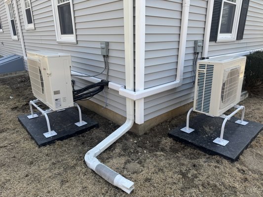 Stamford - Mini-split heat pump project - Customer wanted to install a mini-split system that provided both heating and cooling. We recommended and installed two Mitsubishi systems. One outdoor unit provide heating and cooling for the first floor, and the second outdoor unit provided heating and cooling for the upstairs office and bedroom. The customer was very excited about how well the units worked. Stamford - Mini-split heat pump project - Customer wanted to install a mini-split system that provided both heating and cooling. We recommended and installed two Mitsubishi systems. One outdoor unit provide heating and cooling for the first floor, and the second outdoor unit provided heating and cooling for the upstairs office and bedroom. The customer was very excited about how well the units worked.