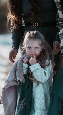 Dormers - Fun family shoot in snowy field Dormers - Fun family shoot in snowy field