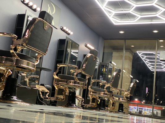 Royce Barbershop - This is a high end skilled barbershop where we provide multiple services such as regular haircuts, fades, taper, designs, hair dye, and much more.