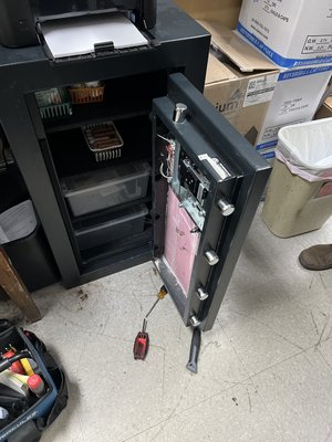 Safe fix - Malfunctioning safe mechanism fixed without replacement and another customer satisfied!