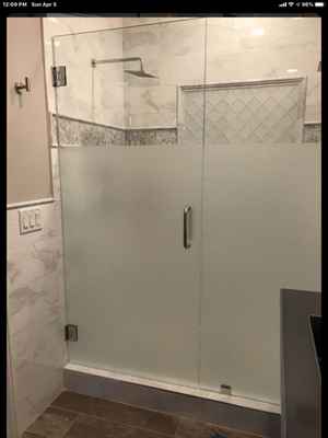 Custom Frameless Shower Doors - Remodeling or upgrading your Shower? Action Glass AZ specializes in custom glass shower door installations and shower enclosures. Seamless or frameless shower enclosures are the perfect finish to a custom bathroom! We offer 3/8″ – 1/2″ tempered high quality glass for beauty and durability. Glass comes in clear, frosted, rain, obscure or privacy glass.
Another option is the more traditional framed shower doors. The frames can be chrome, brushed nickel or rubbed bronze to match the rest of your bathroom. A framed glass shower or tub enclosure offers a more affordable option with the same beauty and durability. Custom Frameless Shower Doors - Remodeling or upgrading your Shower? Action Glass AZ specializes in custom glass shower door installations and shower enclosures. Seamless or frameless shower enclosures are the perfect finish to a custom bathroom! We offer 3/8″ – 1/2″ tempered high quality glass for beauty and durability. Glass comes in clear, frosted, rain, obscure or privacy glass.
Another option is the more traditional framed shower doors. The frames can be chrome, brushed nickel or rubbed bronze to match the rest of your bathroom. A framed glass shower or tub enclosure offers a more affordable option with the same beauty and durability.