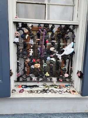 Voodoo Tours. - I live in the #MarieLaveauHouse! The #VoodooQueen. Take the entire on a tour or just see the house. Voodoo Tours. - I live in the #MarieLaveauHouse! The #VoodooQueen. Take the entire on a tour or just see the house.
