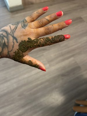 Beautiful henna design - This henna design really beautiful. I really love to draw your hand . These designs can get anybody . Beautiful henna design - This henna design really beautiful. I really love to draw your hand . These designs can get anybody .