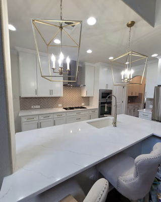 San Antonio - Custom shaker cabinets, waterfall quartz islands, and layout changes that finally make your kitchen work. Most builds finish in 10–21 days.