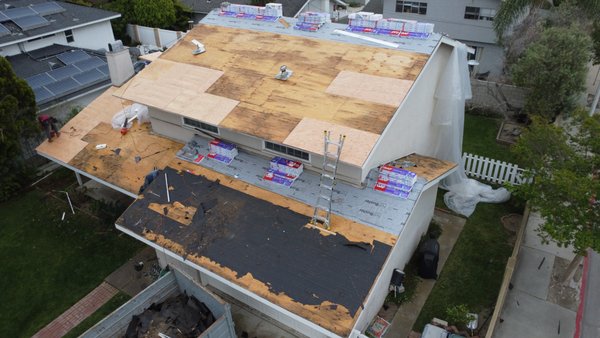 GAF Roof System Upgrade - RoofTek Waterproofing Systems completed a full shingle roof replacement. The old shingles were removed and damaged plywood decking was replaced to ensure a solid, code-compliant base. We finished the project with the new GAF HDZ RS shingle system in charcoal, delivering a clean, modern look with lasting durability and weather protection.