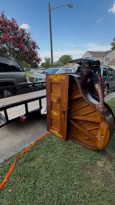 Piano Removal! - Removed an old upright piano from a residential home.
Carefully navigated tight hallways and protected floors during removal.
Piano safely loaded and hauled away for proper disposal. Piano Removal! - Removed an old upright piano from a residential home.
Carefully navigated tight hallways and protected floors during removal.
Piano safely loaded and hauled away for proper disposal.