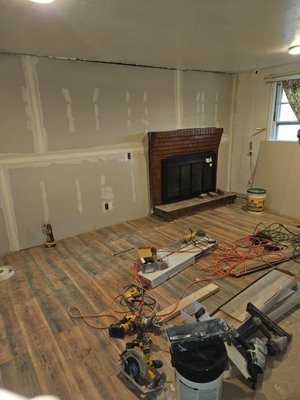Interior Painting service - Revitalize your space with Professional Interior painting services!
Looking to give your home or business a fresh, new look?
Our experienced team of general contractors specializes in high quality interior painting services that will transform your space.
Whether it is a single room or an entire building, residential or commercial, no job is too big or too small!
Transform your interiors with a fresh coat of paint! Contact us today for a free consultation & discover how we can bring new life to your space. 
Call us at (252) 408-4037 or visit our website https://www.barrontileandrenovationllc.com/ to get started