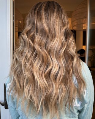 Balayage waves - Balayage is a technique for highlighting hair in which the product is painted on in such a way as to create a graduated, natural-looking effect Balayage waves - Balayage is a technique for highlighting hair in which the product is painted on in such a way as to create a graduated, natural-looking effect