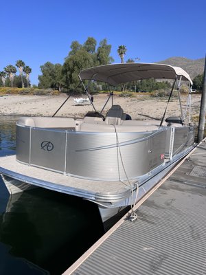 Perris lake Rental - Great day on the water for fun and family!
