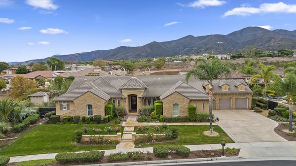 Cleveland Way Listing, Corona CA - One example of the level of professionalism you may expect from Rick Young and the YES Realty Team. Cleveland Way Listing, Corona CA - One example of the level of professionalism you may expect from Rick Young and the YES Realty Team.