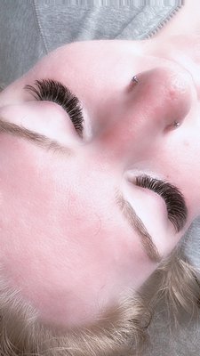 Fullset of eyelash extensions - Kelly is a licensed cosmetologist; Advanced Permanent Makeup Artist and Eyelash Extension Specialist and Trainer. With over 20 years experienced  in the Beauty Industry, Kelly's passion for helping clients Get Glam and feel fabulous is behind every eyelash extensions applies. Kelly's love for eyelash extension application and dedication to customer services. And also, she's consider permanent makeup my ultimate calling to bring out the artistic, passionate and creative talents in herself.