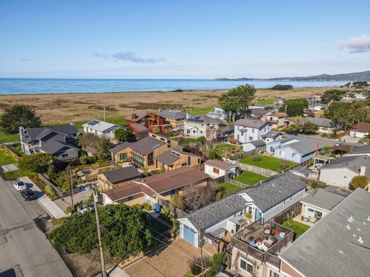 275 Poplar Street, Half Moon Bay - Rare opportunity to own a Coastal getaway in an ideal location within a block from the beach & ocean bluffs! Less than a mile from downtown Half Moon Bay, with charming restaurants & shops as well as easy access to Highway 92, this functionally designed single-story contemporary cottage - equipped with owned Solar System & Tesla Powerall Battery - awaits for you to embrace Coastside living. The open-concept living area with high vaulted ceiling, cozy gas-burning stove & striking tile flooring greets you & flows into the kitchen with gorgeous marble counter-tops & stainless steel appliances. The tile floors continue through the hallways where you will find a bedroom & full bathroom as well as the master-suite at the very end of the hall, complete with office nook & tastefully designed bathroom with modern finishes. Enjoy a private backyard with patio space, 1-car garage & spacious driveway. Relish life near the ocean while having a prime location for the best of the SF peninsula.