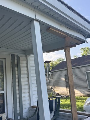 front porch - Of course! It would go like this: “This 14-by-8-foot deck not only has a new wooden floor but also features a roof and reinforcement with new joists. A solid, protected space ready to enjoy.” Let me know if that’s exactly the tone you’re looking for!