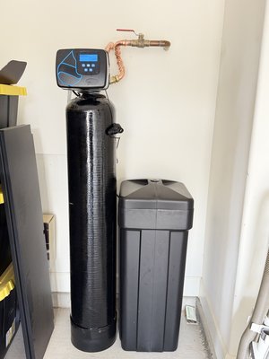Custom home with water loop. - This custom home in Sahuarita had a pre existing water loop where we installed our premium water softener including RO under sink. Custom home with water loop. - This custom home in Sahuarita had a pre existing water loop where we installed our premium water softener including RO under sink.
